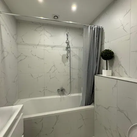 10 Minuten Entfernt - Stilvolle Mit Direkter Messeanbindung Apartamento